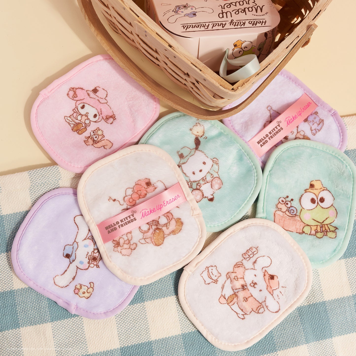 Hello Kitty & Friends Camping 7-Day Set © Sanrio